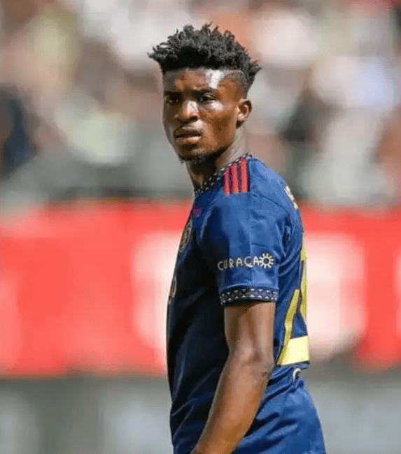 恭喜C罗！1亿前锋待官宣！正值巅峰，传射兼备，辅助C罗亚冠三连