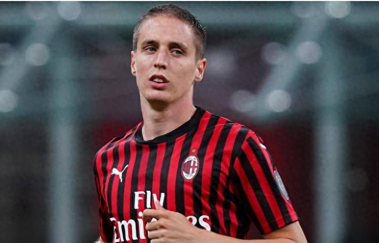 一日意甲动向：米兰心仪主帅遭那不勒斯抢截，国米转会市场热度高